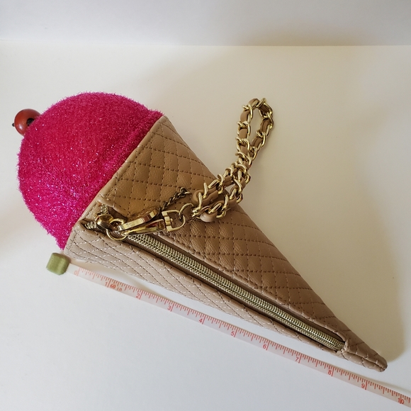 Betsey Johnson - RARE - Ice cream cone wristlet 🍦 - Picture 4 of 10